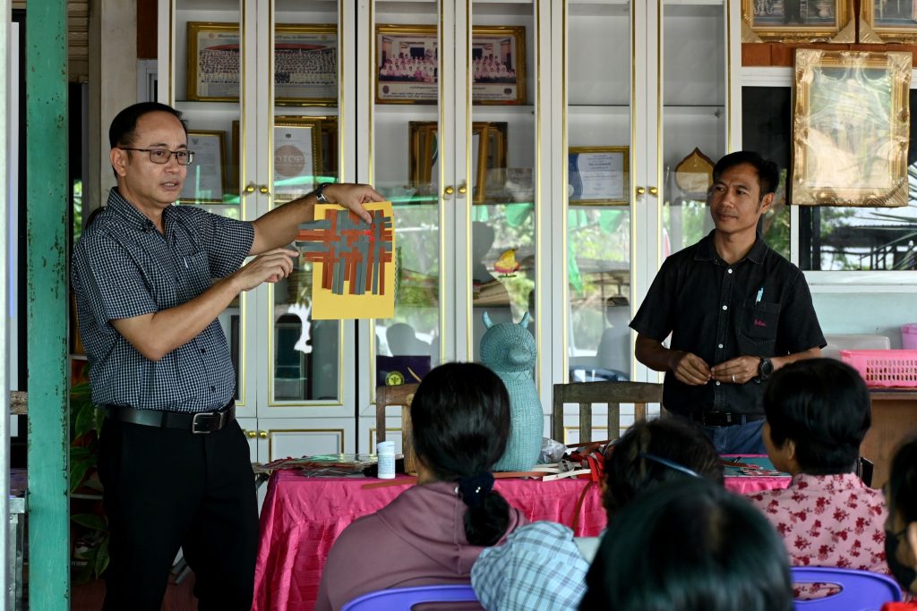 อบรมพัฒนาแนวคิดสร้างสรรค์อัตลักษณ์ลวดลายเสื่อกกด้วยทุนทางวัฒนธรรม